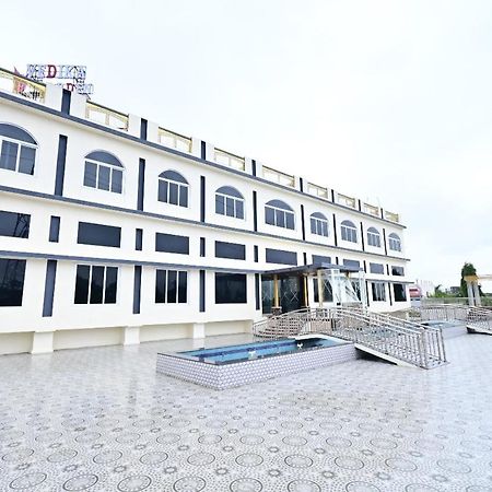 ホテル Vedika Garden Āmbavna エクステリア 写真