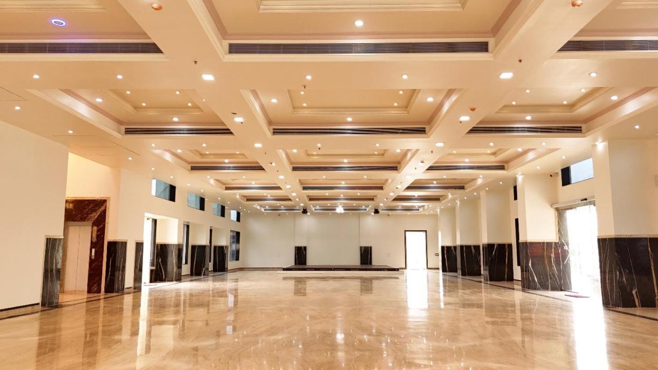 ホテル Vedika Garden Āmbavna エクステリア 写真
